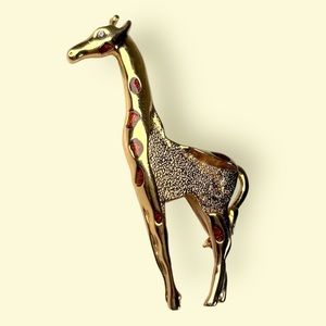 Gold Tone Giraffe Brooch